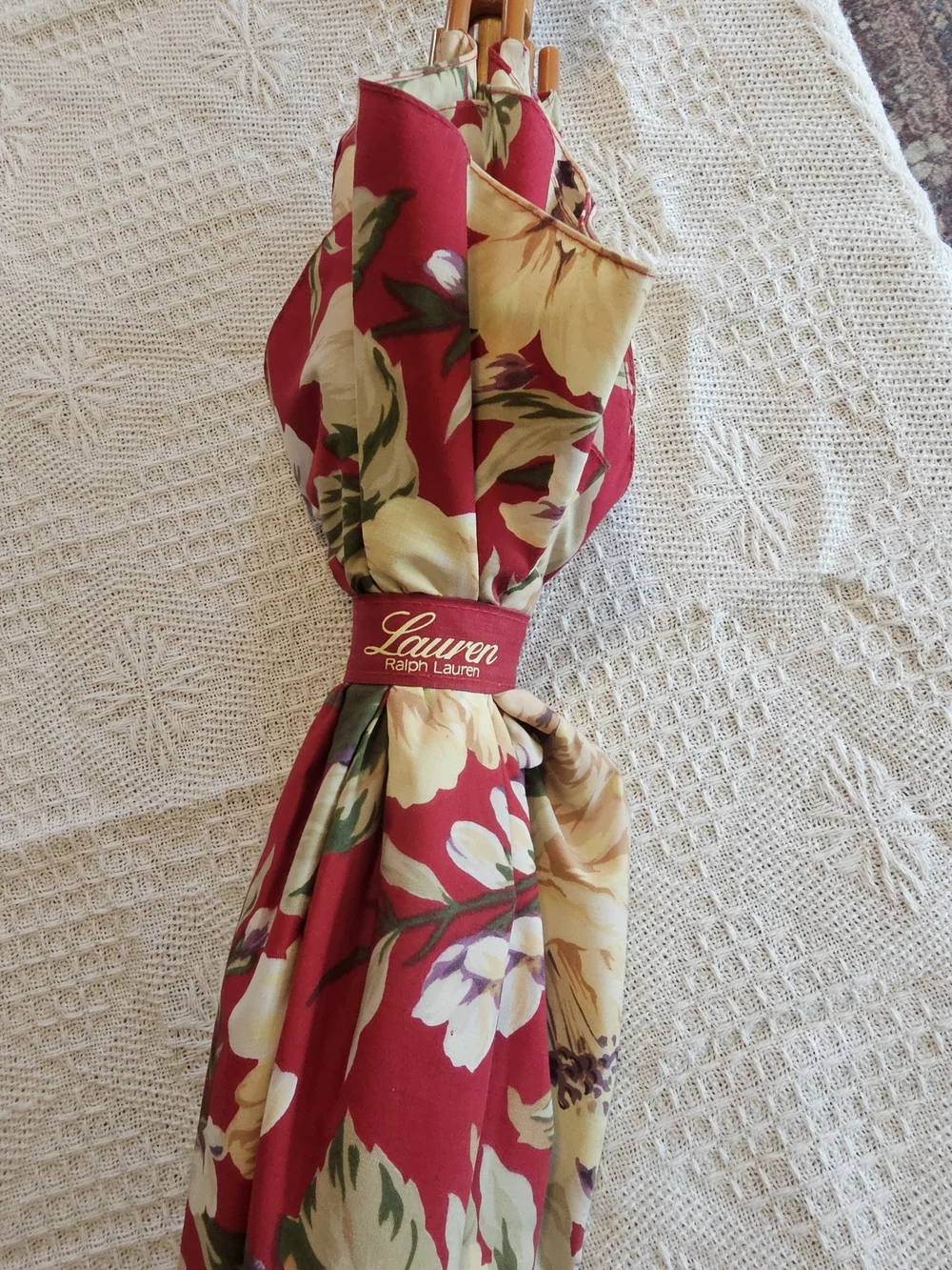 Ralph Lauren Floral-Print Umbrella in Pink and Cream with Wooden Handle - Picture 4 of 9
